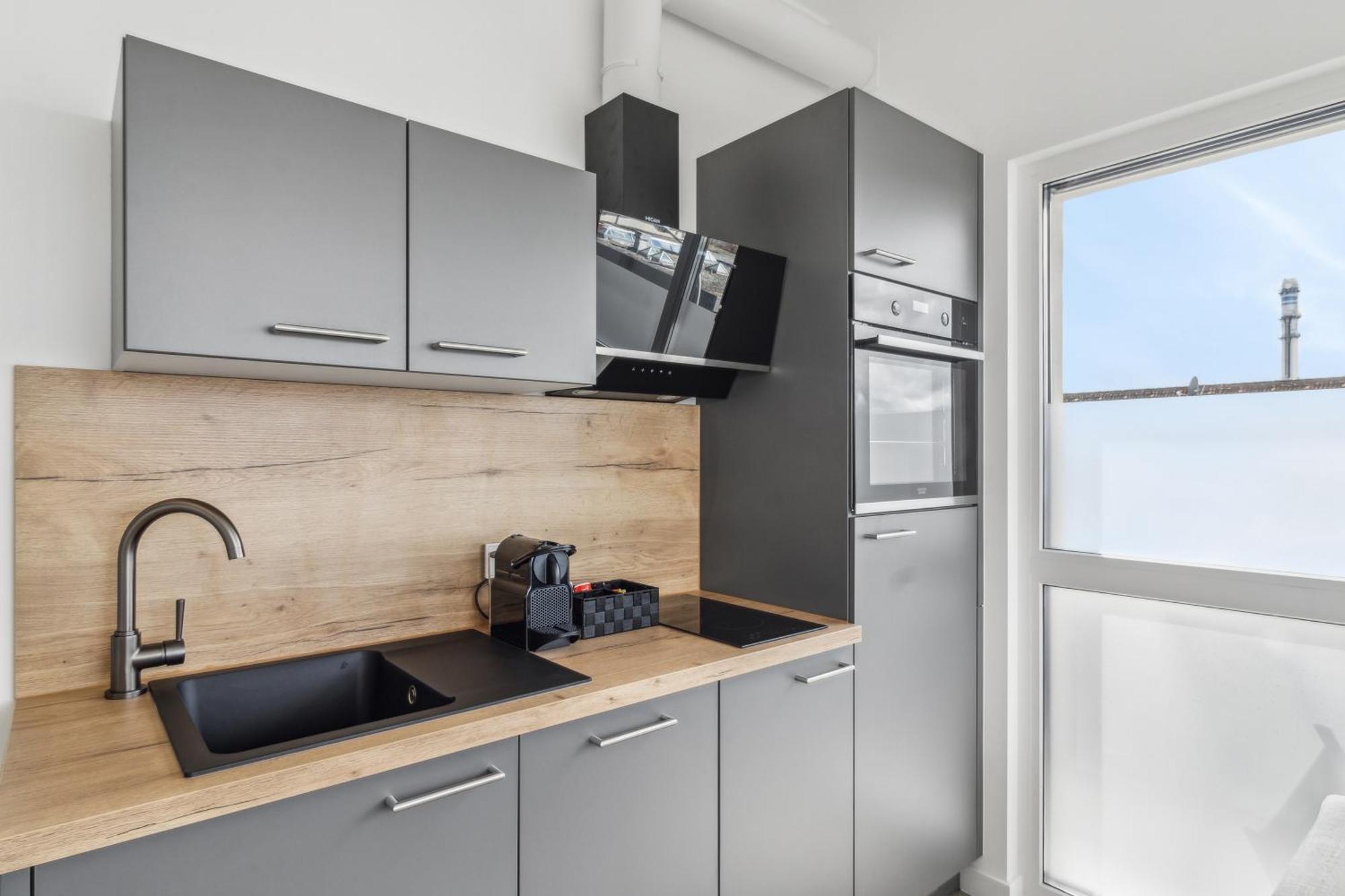 Suite4Me - Moderne Apartments I Kueche I Balkon I Waschmaschine ディーツェンバハ エクステリア 写真